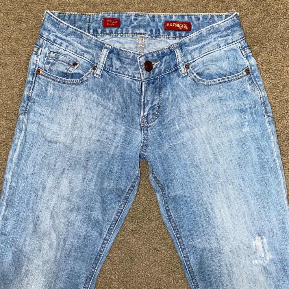 Light wash skinny jeans